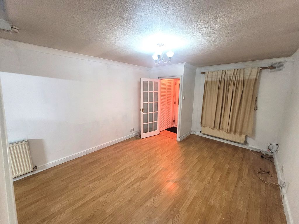 Property photo 2 of 8 Bedroom 1