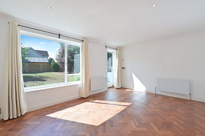 Property photo 3 of 18 Sitting Room