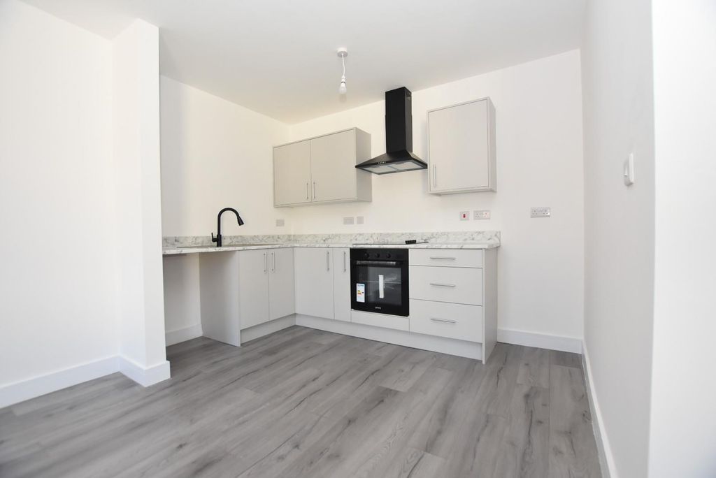 Property photo 1 of 7 Kitchen.Jpg
