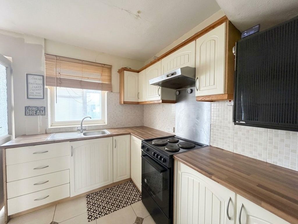 Property photo 2 of 15 Kitchen