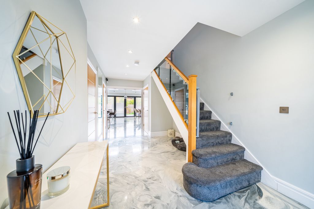 Property photo 2 of 35