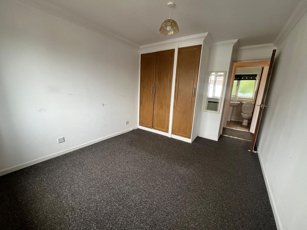 Property photo 1 of 3 1 Bed Flat To Rent Lincoln Court, Ilford Ig2