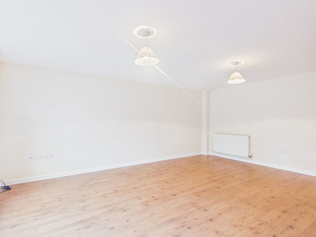 Property photo 2 of 7 Cam03062G0-Pr0251-Still003