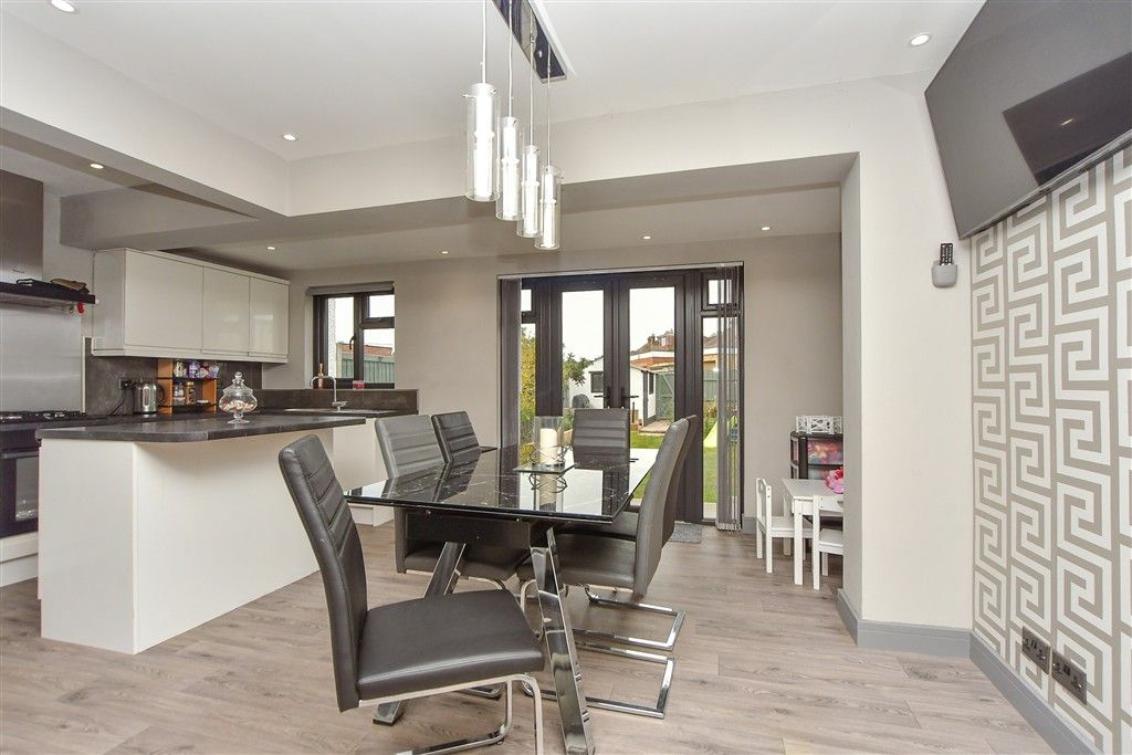 Property photo 3 of 13 Kitchen/ Dining Area