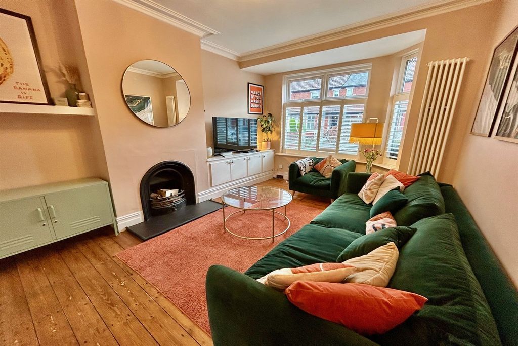 Property photo 2 of 19 Living Room