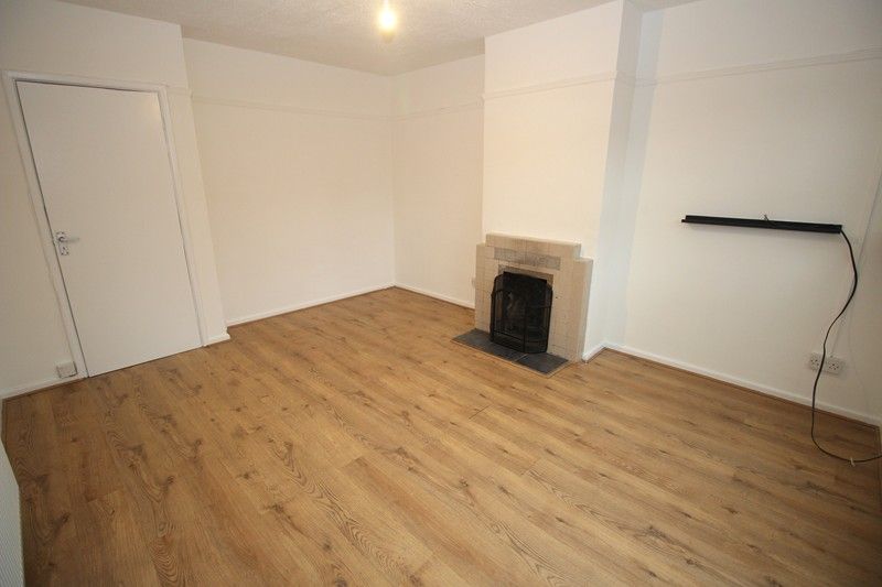 Property photo 3 of 11 Lounge.