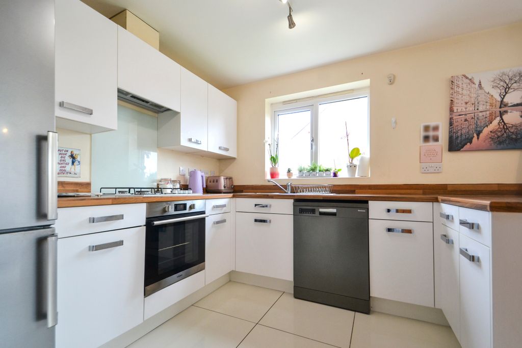Property photo 3 of 15 Kitchen