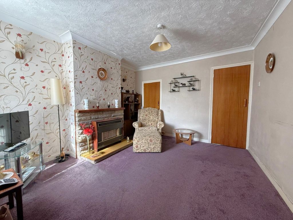 Property photo 3 of 12 4198907