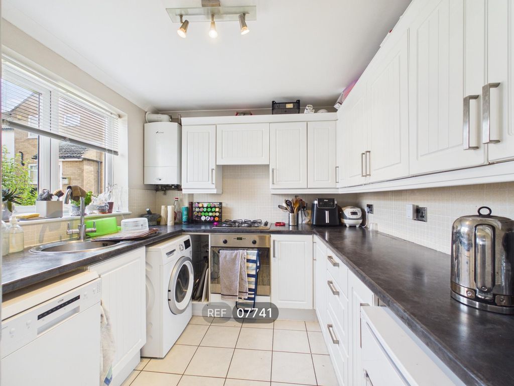 Property photo 2 of 12 Kitchen