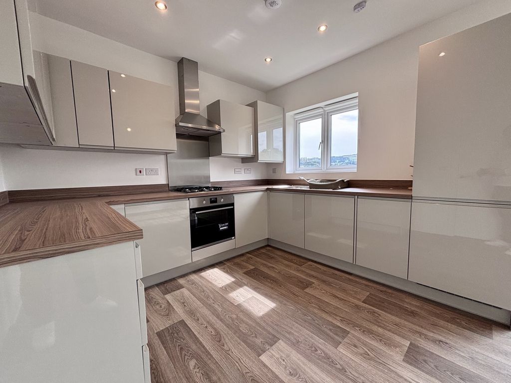 Property photo 2 of 5 Kitchen
