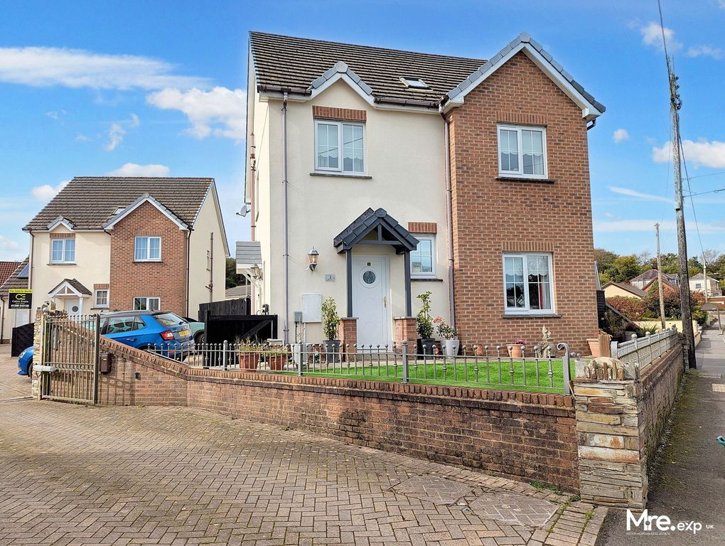 Property photo 1 of 28