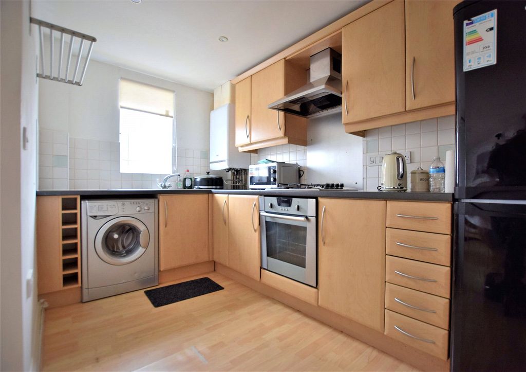 Property photo 3 of 6 Kitchen