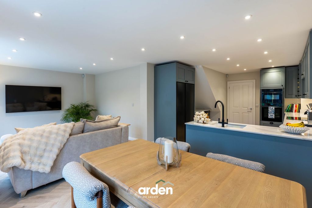 Property photo 2 of 17