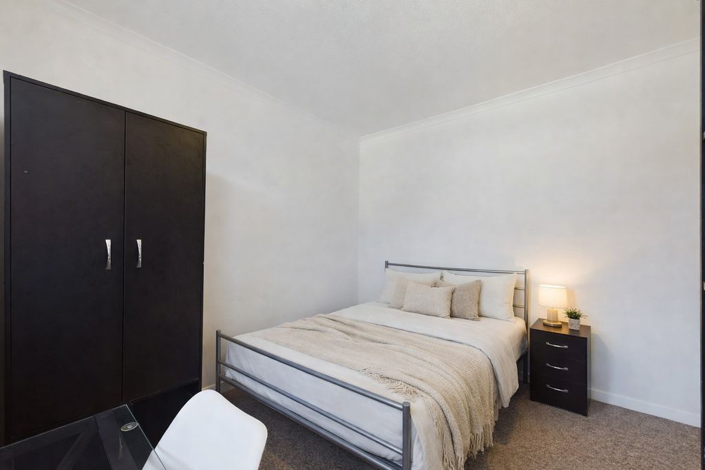 Property photo 1 of 8 Photo 9