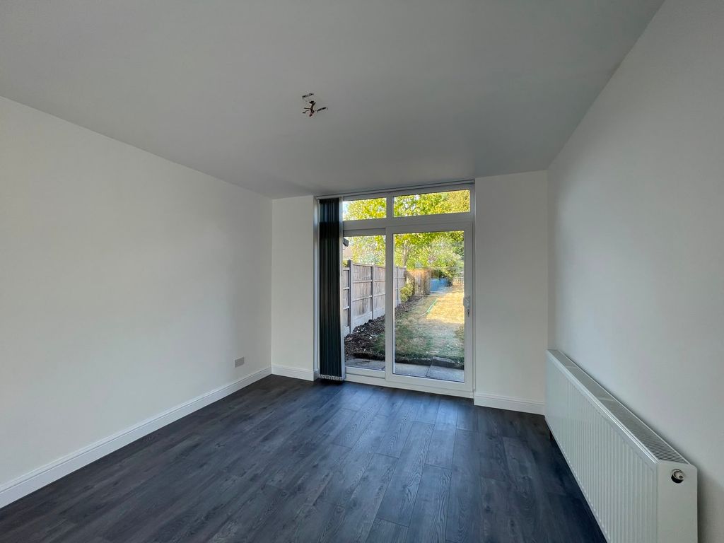 Property photo 3 of 14 Dining Room 