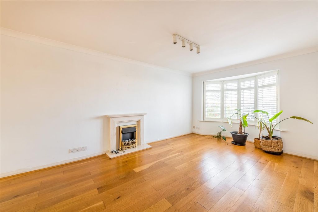 Property photo 3 of 31 6 Kew Street-8.Jpg