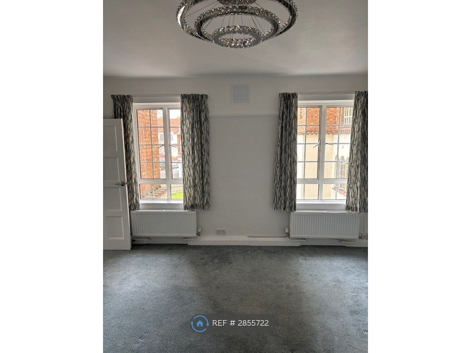 Property photo 3 of 7 Living Room