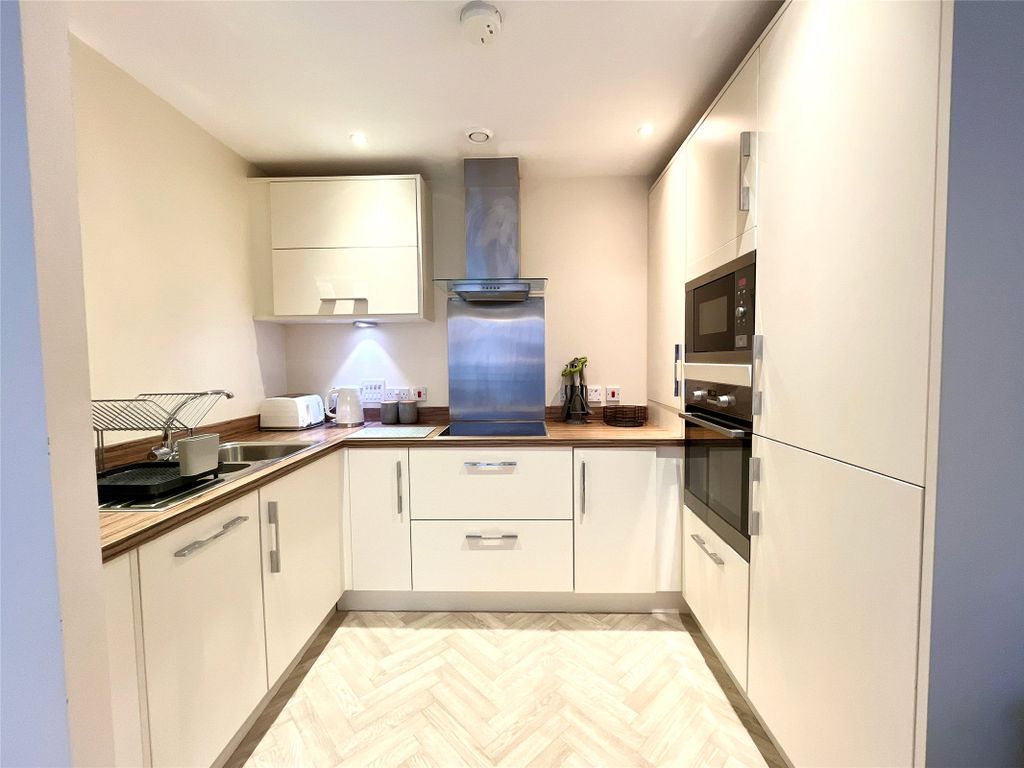 Property photo 1 of 21 Kitchen