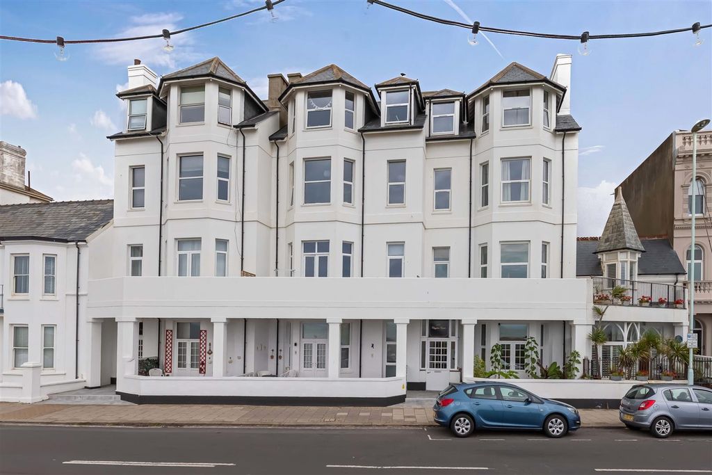 Property photo 2 of 13 Claydon Court.Jpg