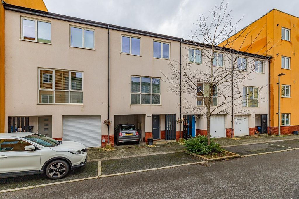 Property photo 2 of 25 Front