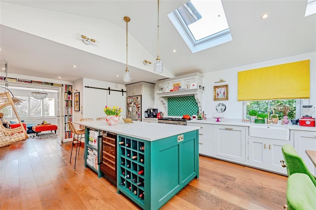 Property photo 3 of 16 Kitchen