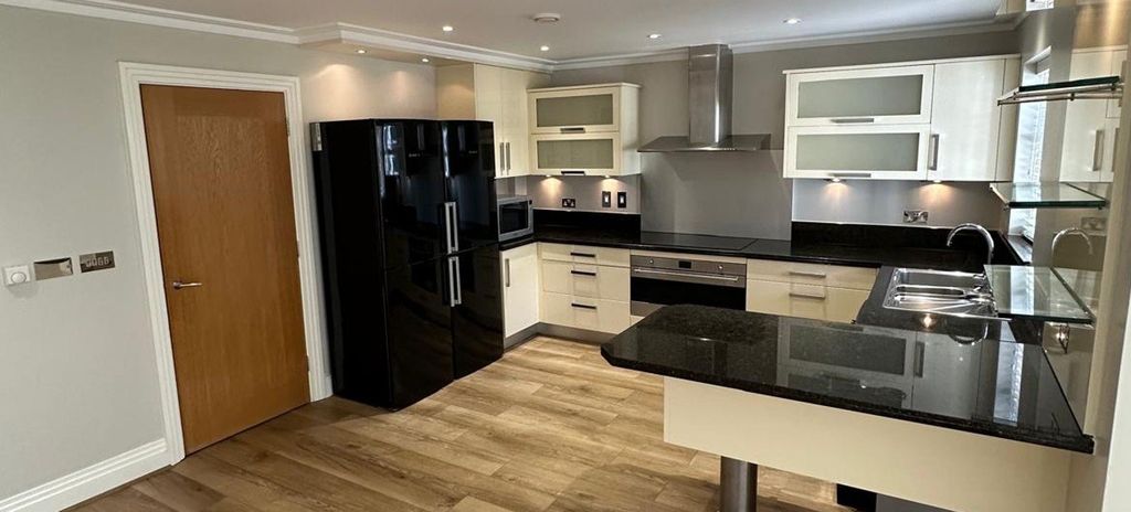 Property photo 3 of 28