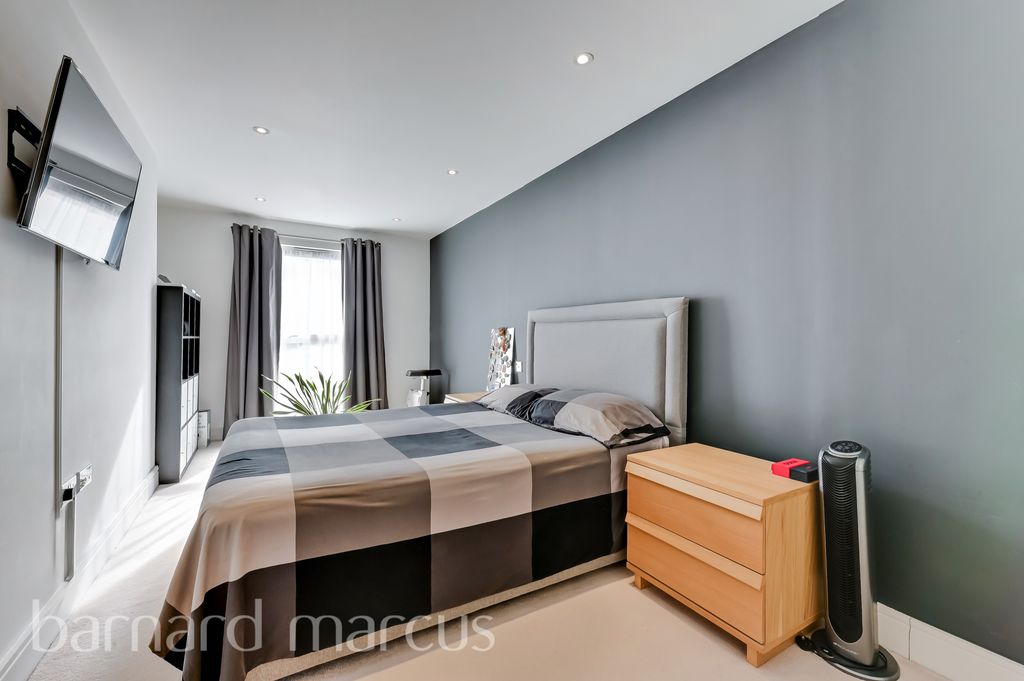 Property photo 3 of 7 Bedroom