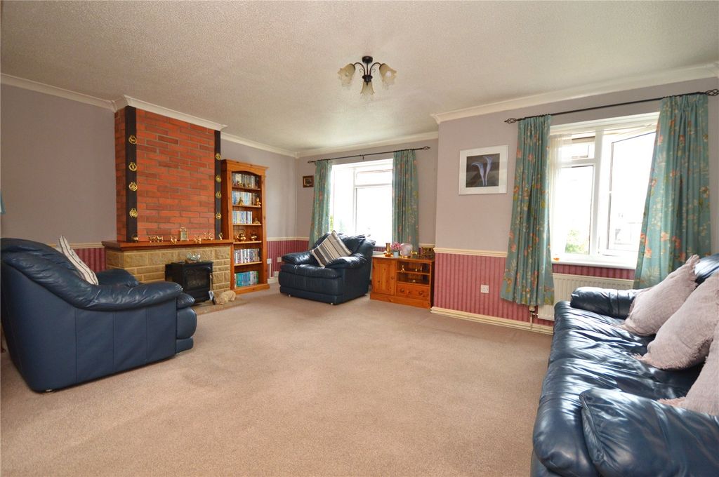 Property photo 2 of 15 Sitting Room