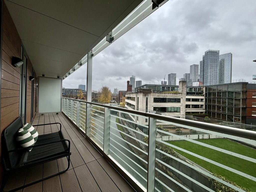 Property photo 3 of 13 Image00008