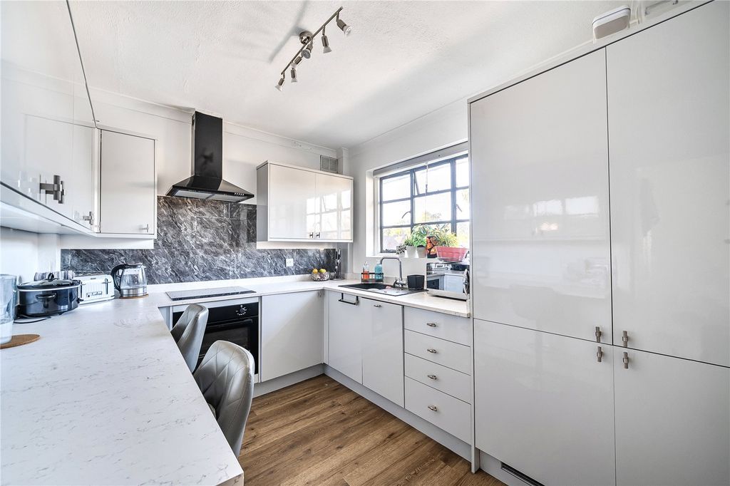 Property photo 2 of 11 Picture No. 13