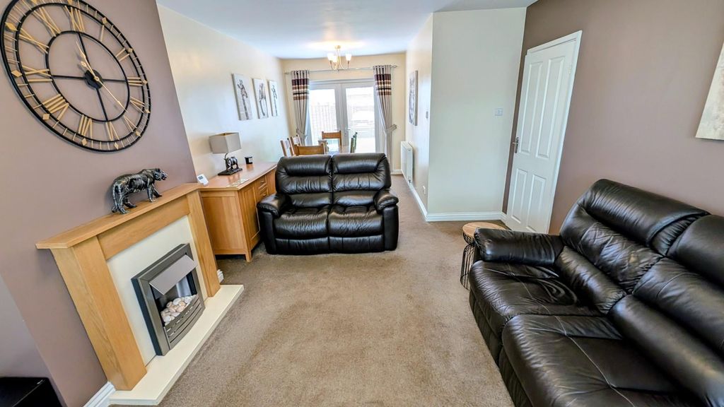 Property photo 3 of 15 104 Stanshawe Lounge 3.Jpg