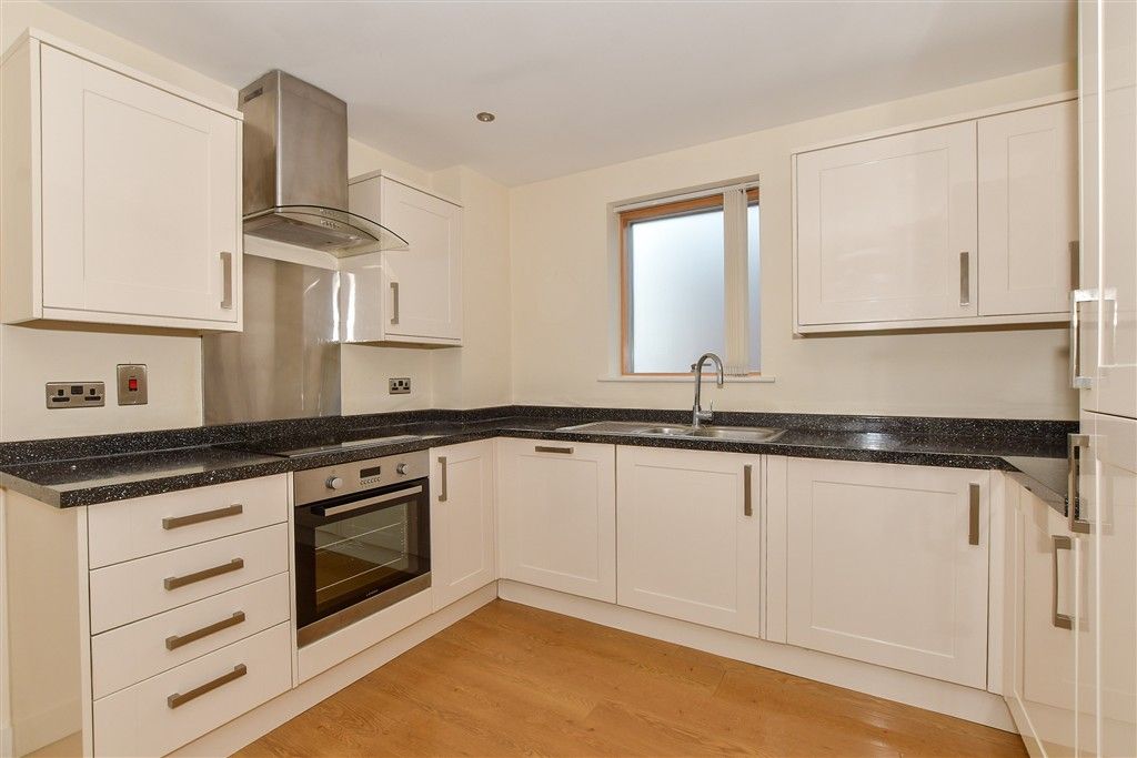 Property photo 3 of 9 Lounge/Kitchen