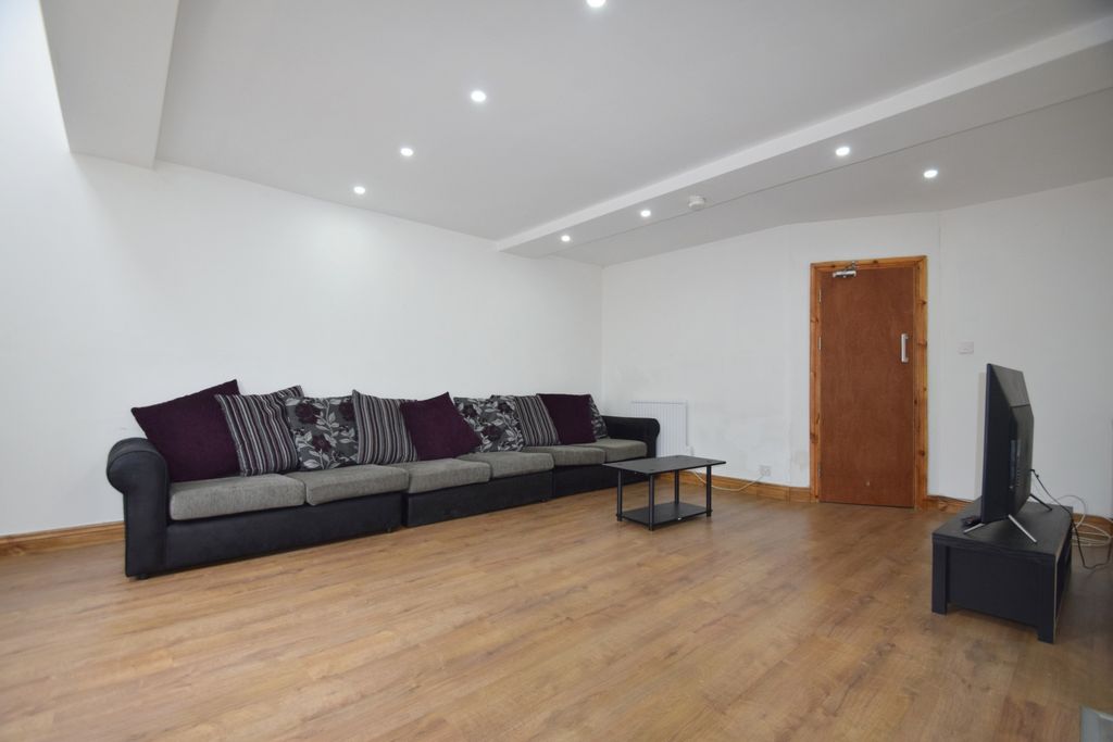 Property photo 3 of 16 Photo 2