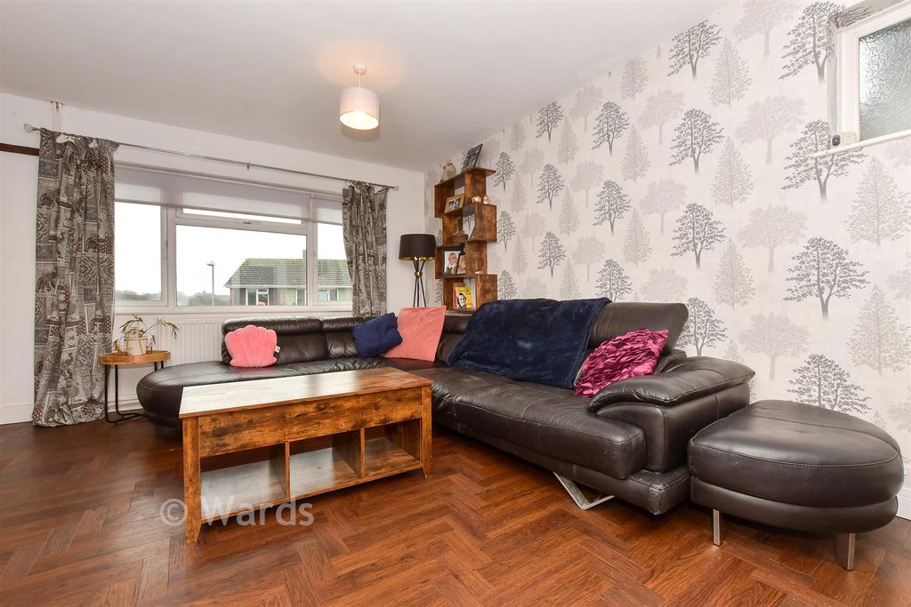 Property photo 2 of 13 Lounge