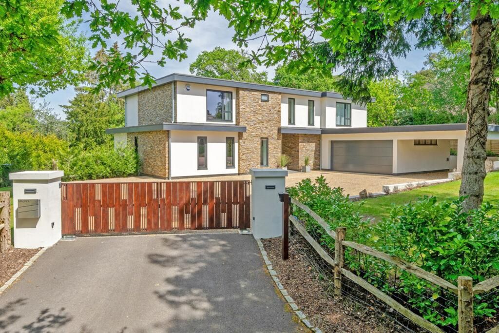 Property photo 2 of 23