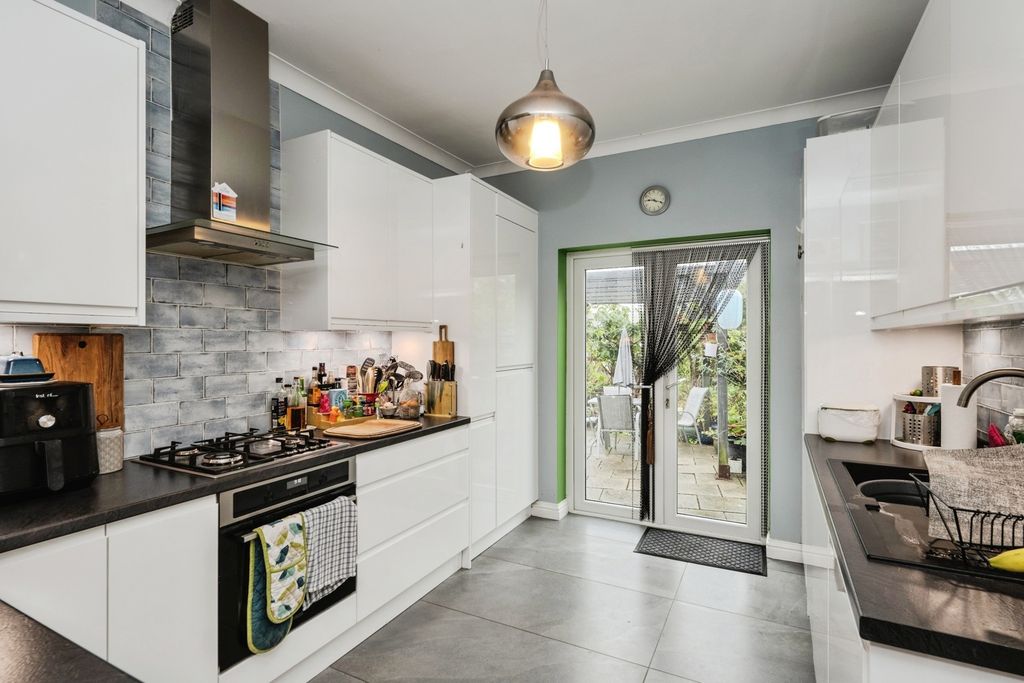 Property photo 3 of 21 Pbox-Img.Jpg