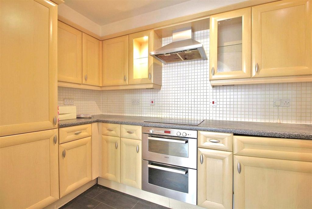 Property photo 3 of 7 Kitchen