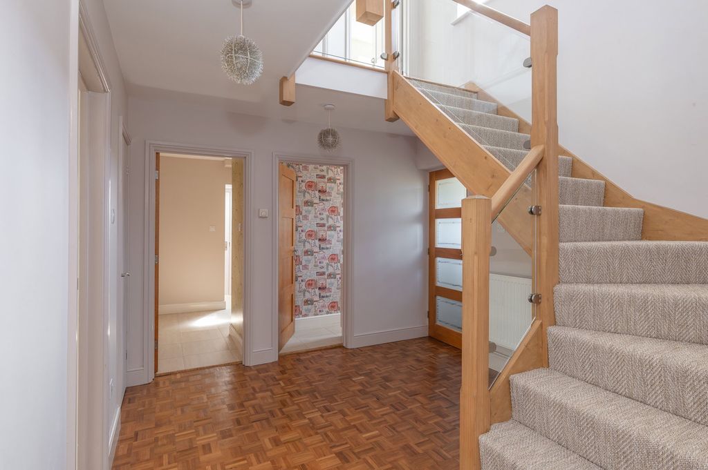 Property photo 3 of 32