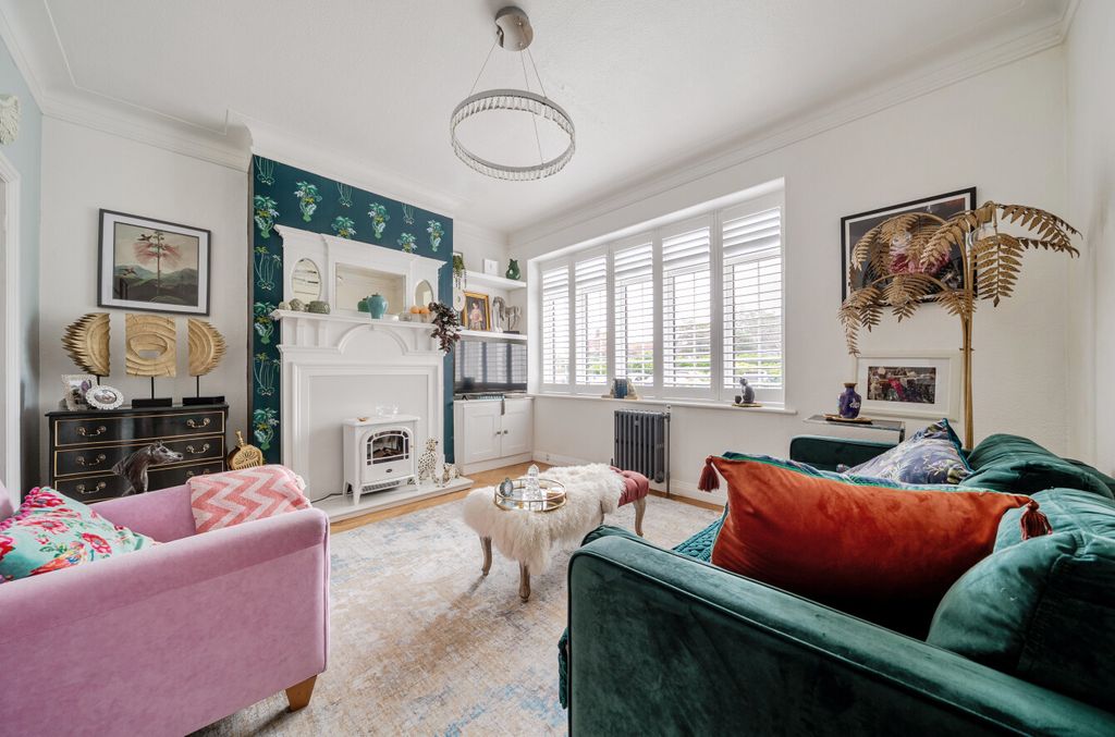 Property photo 2 of 12 1469427-13-6A1972...