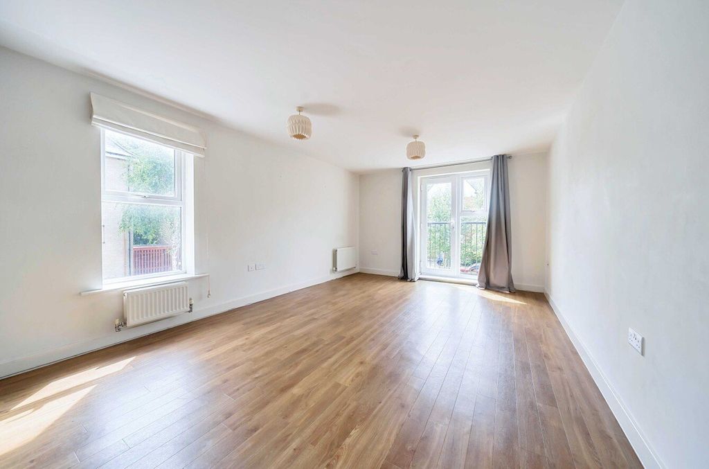 Property photo 2 of 8 1314576-8-6855414...