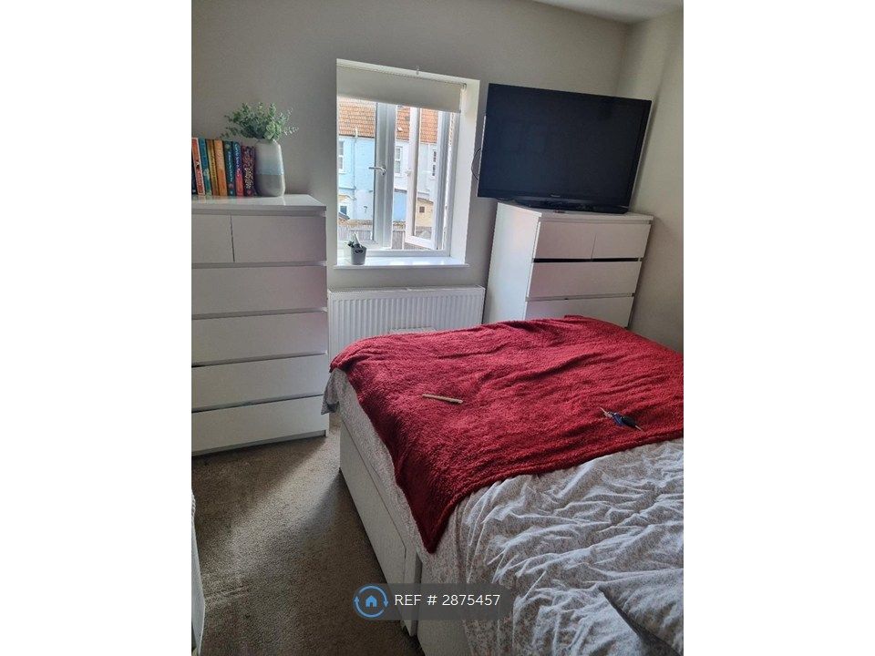 Property photo 3 of 8 Bedroom 1