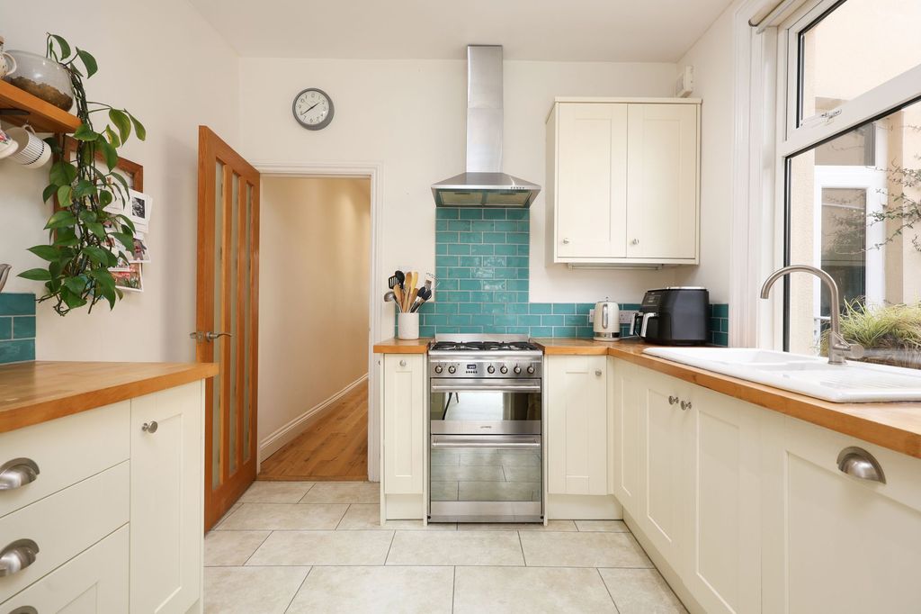 Property photo 3 of 19