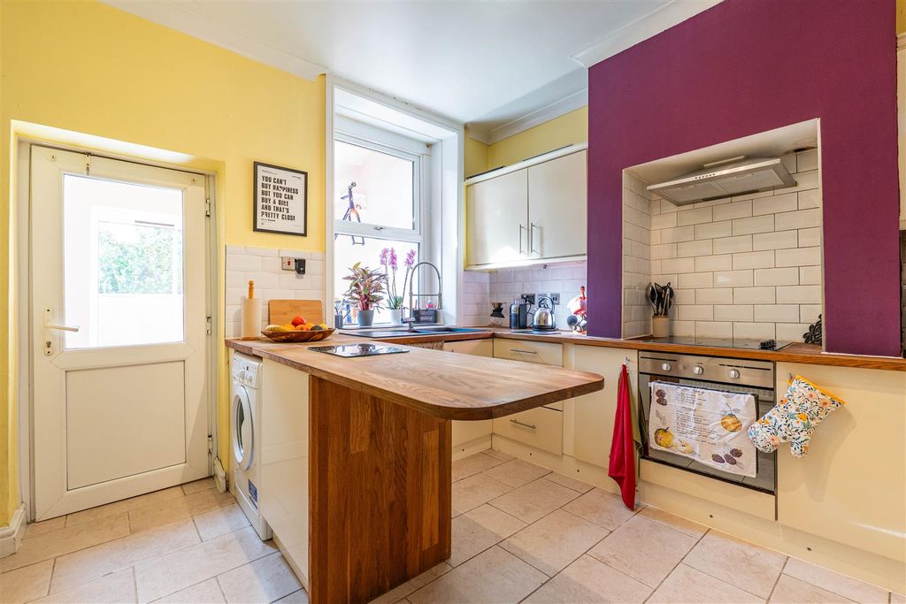 Property photo 3 of 18 Kitchen/Breakfast Room
