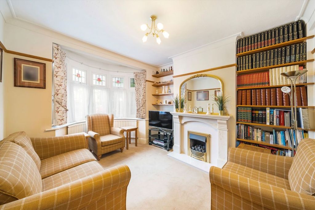 Property photo 2 of 8