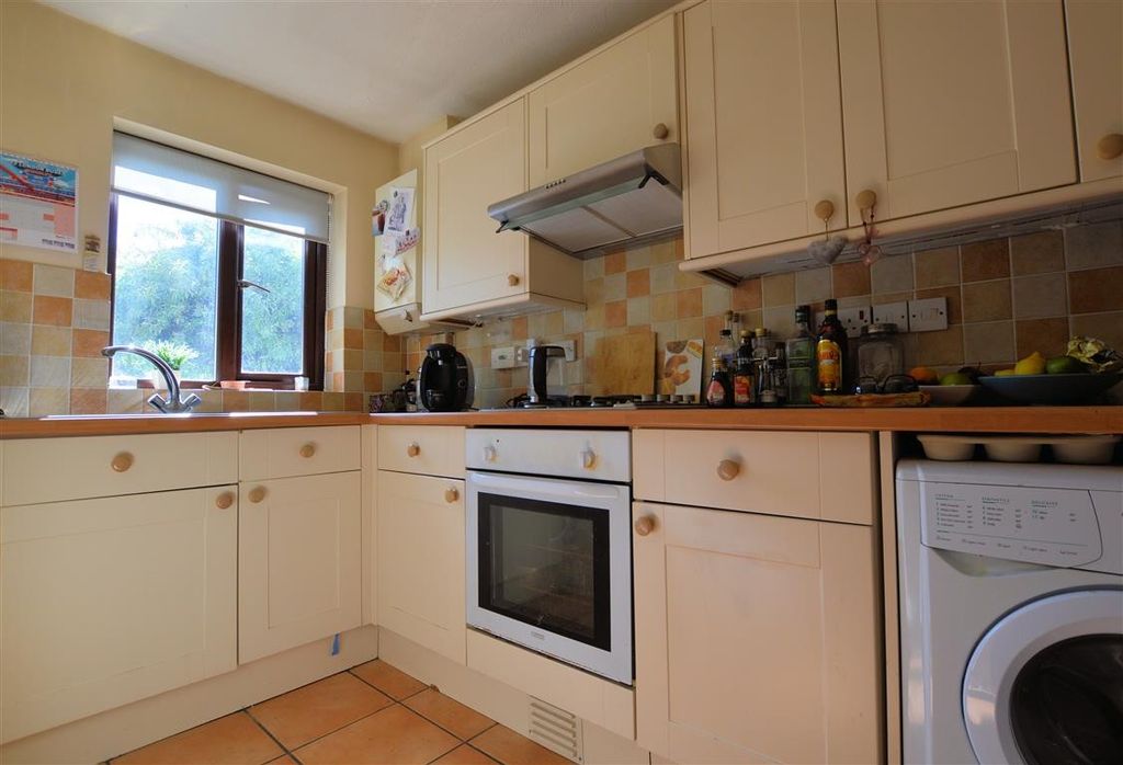 Property photo 3 of 7 Kitchen