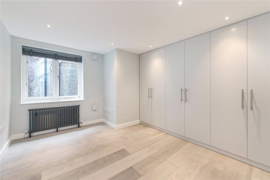 Property photo 3 of 6 St Martins Loft