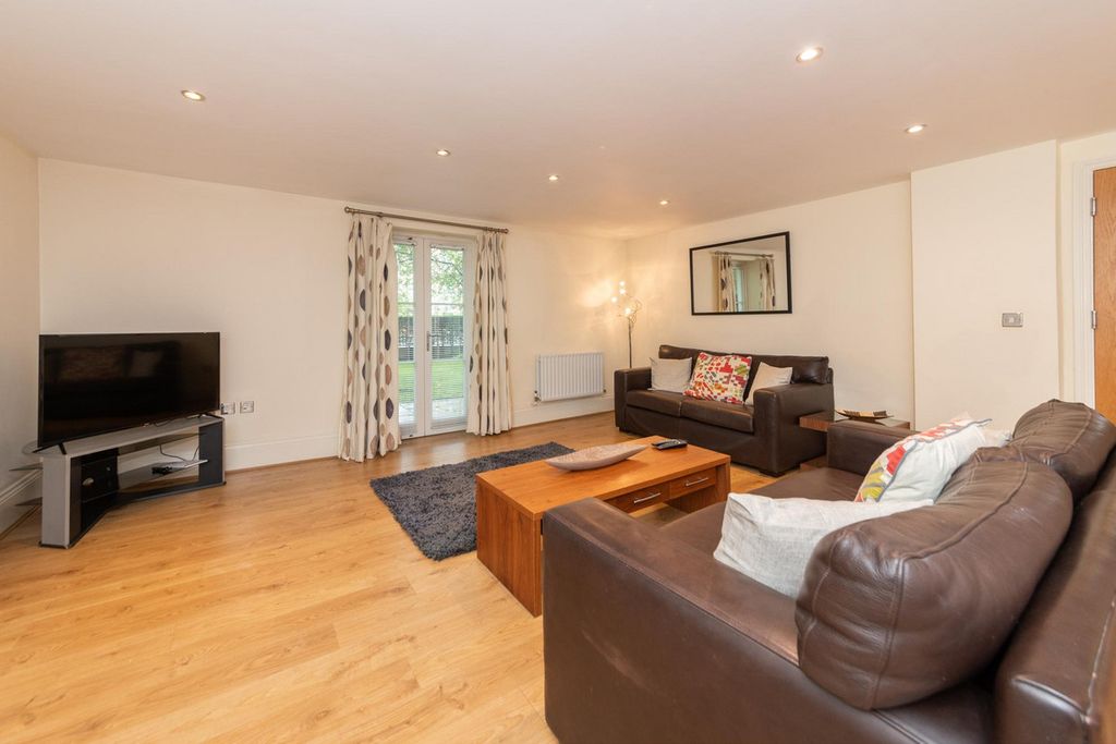 Property photo 1 of 37