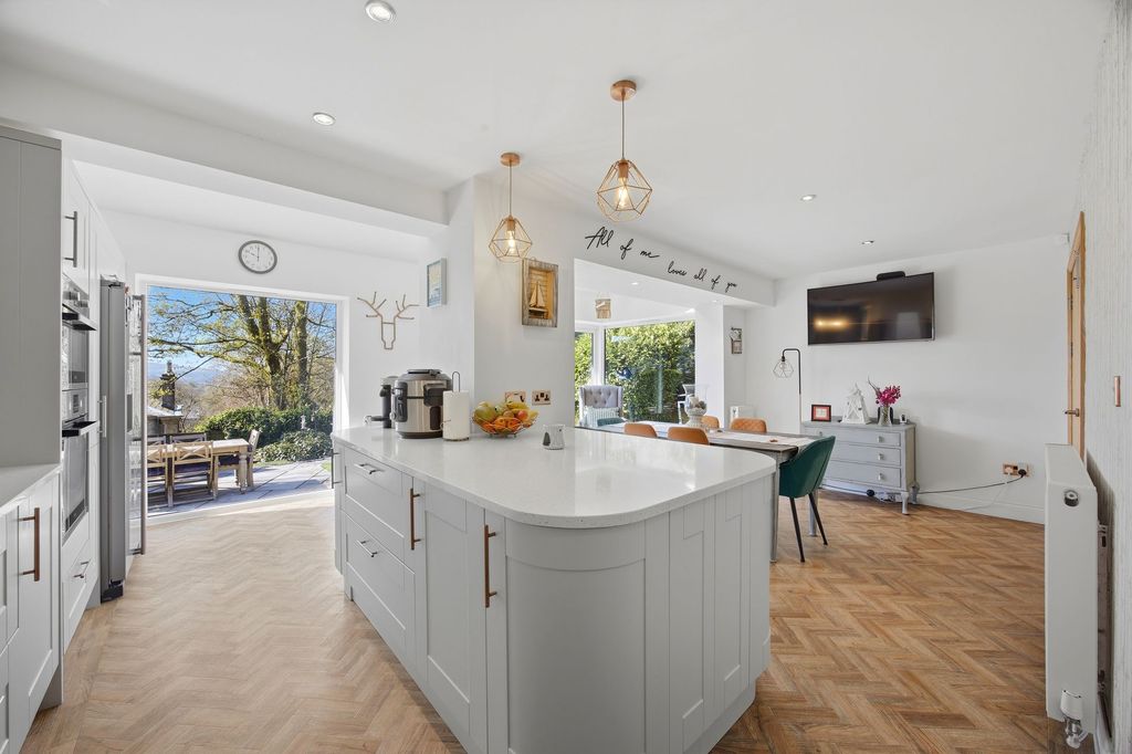 Property photo 3 of 58