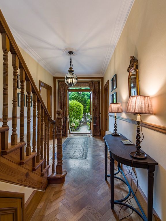 Property photo 3 of 41 Entranceway