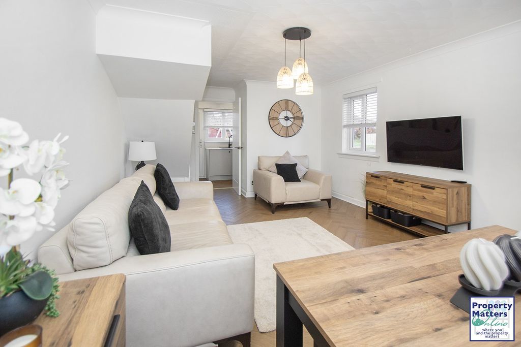 Property photo 3 of 14 Lounge